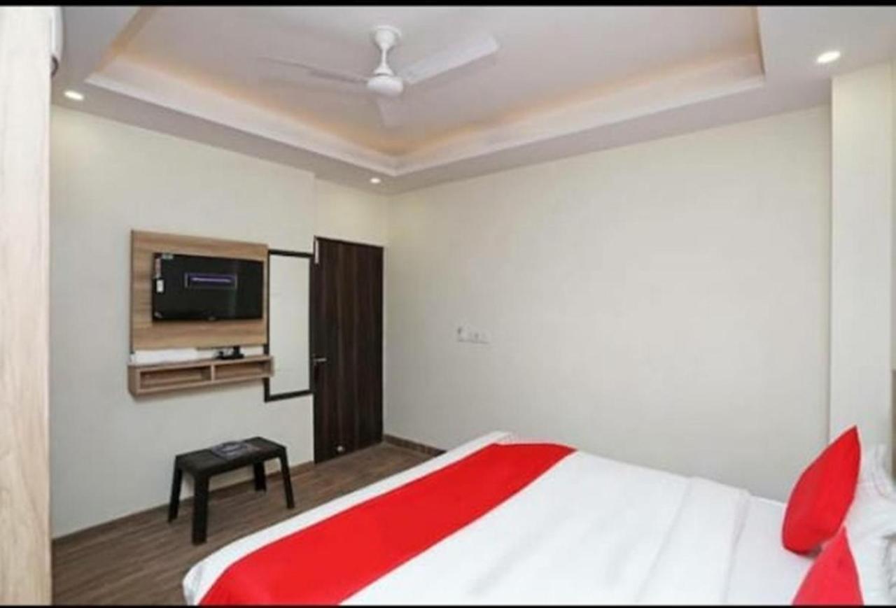 Hotel Golden Bliss At New Delhi Airport Bagian luar foto