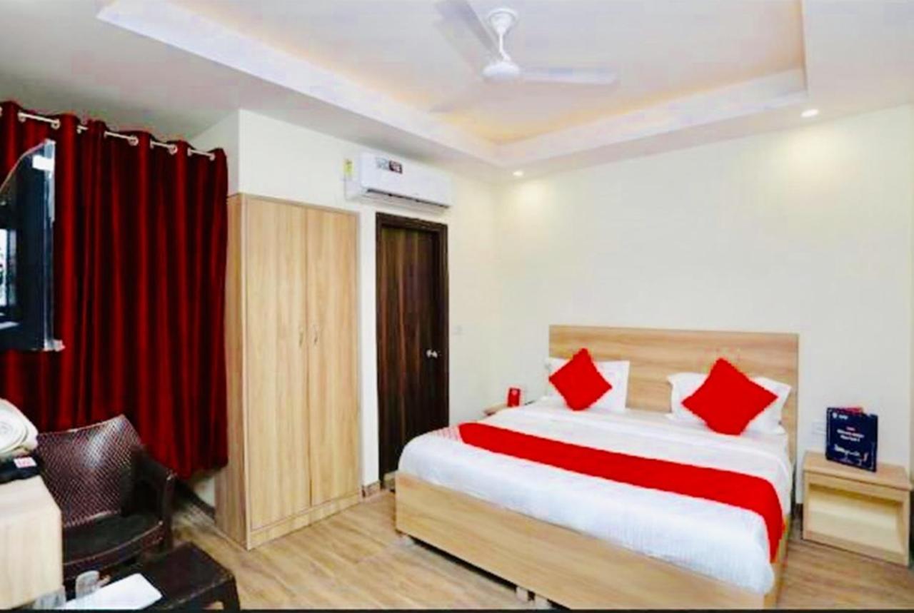 Hotel Golden Bliss At New Delhi Airport Bagian luar foto