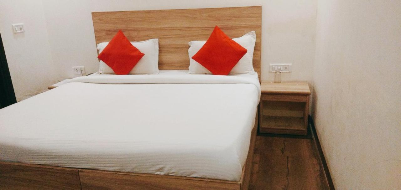Hotel Golden Bliss At New Delhi Airport Bagian luar foto