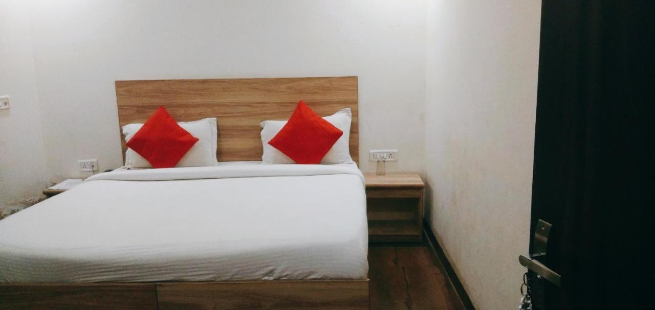 Hotel Golden Bliss At New Delhi Airport Bagian luar foto