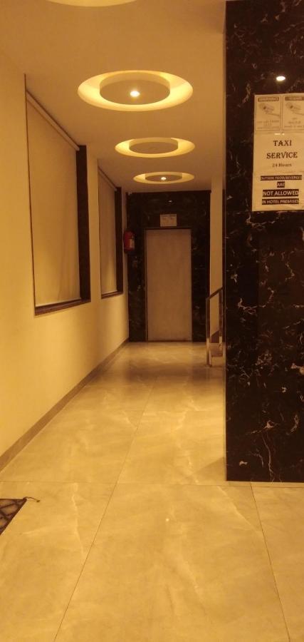Hotel Golden Bliss At New Delhi Airport Bagian luar foto